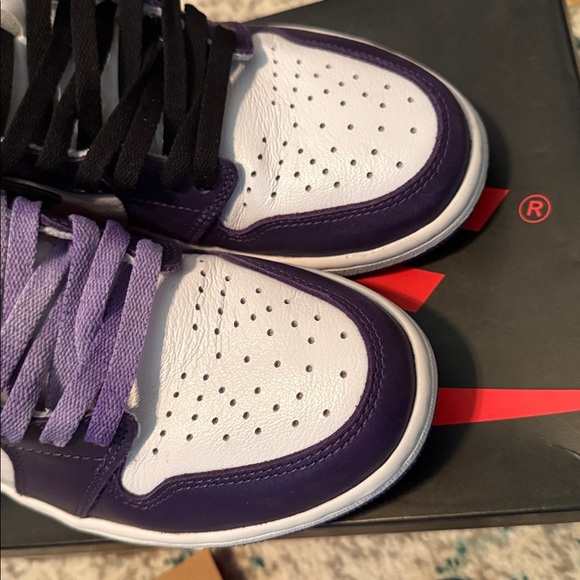 Jordan 1 Retro High Court Purple White - Picture 4 of 8